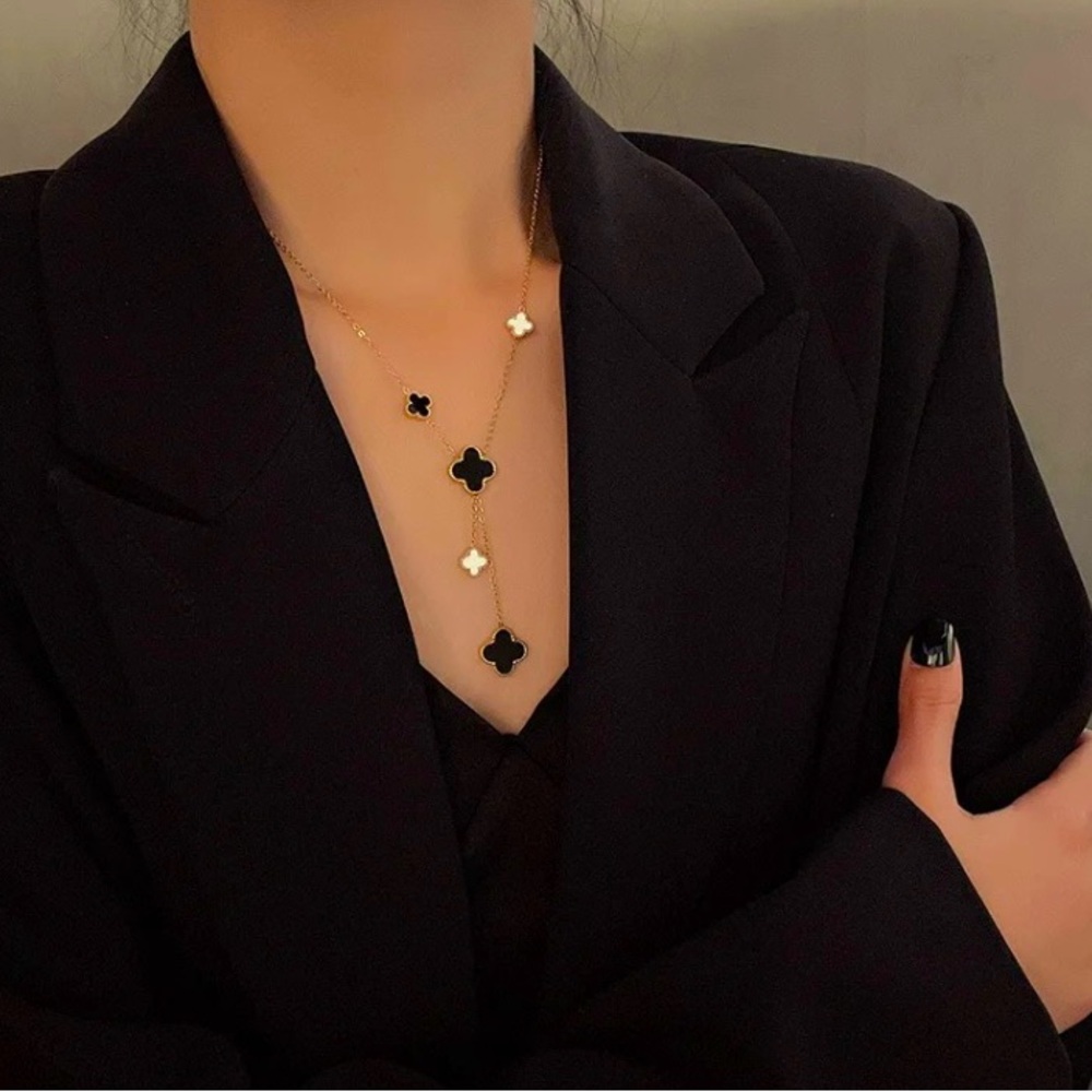 Clover Necklace WHITE & BLACK flowers Stainless Steel 14k plated NWT